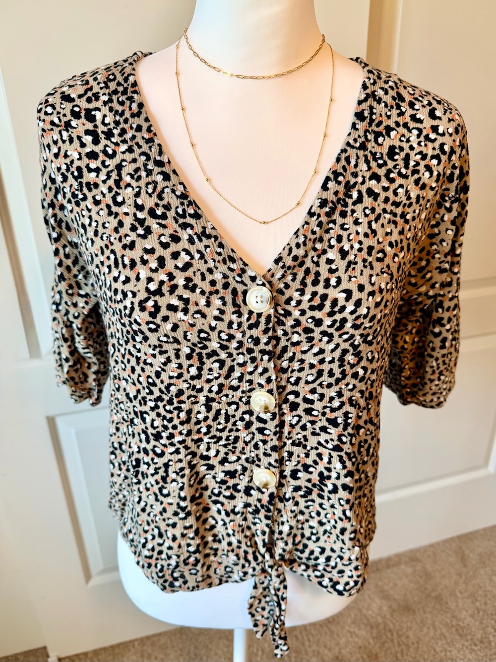 Tie-Hem V-Neck Leopard Blouse in Tan/Black